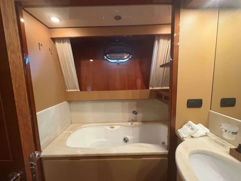 Alquiler de embarcaciones Sanlorenzo San Lorenzo SL 82 enÁlimos en Samboat