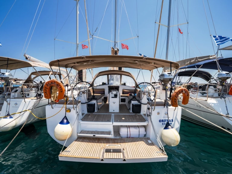 Alquiler de embarcaciones Jeanneau Sun Odyssey 440 enLávrio en Samboat