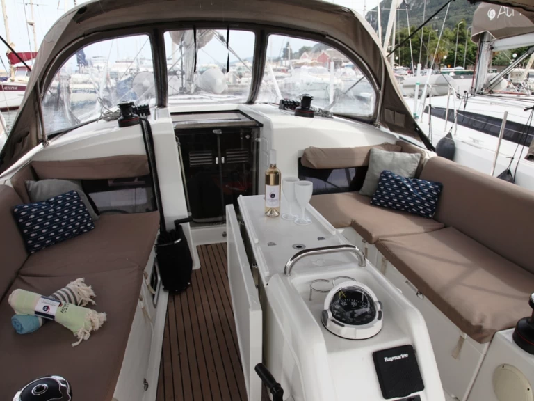 Alquiler de Jeanneau Sun Odyssey 440 en Benítses