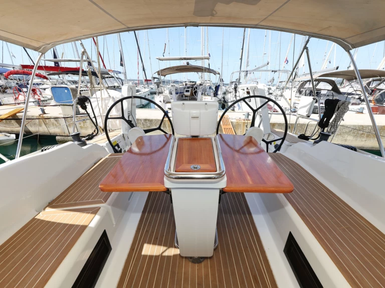 Alquiler de barcos Biograd na Moru barato de Hanse 388