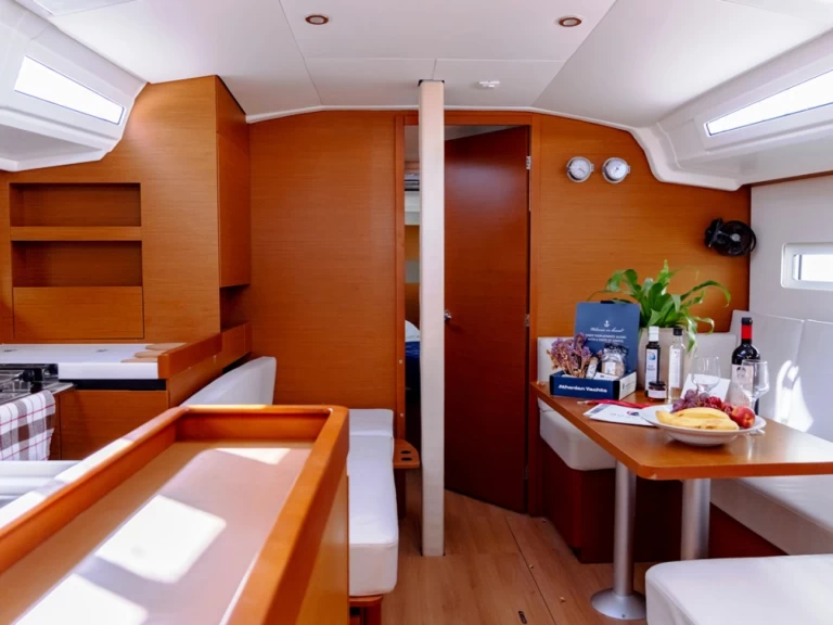 Alquiler de Velero, con o sin patrón Jeanneau Cos