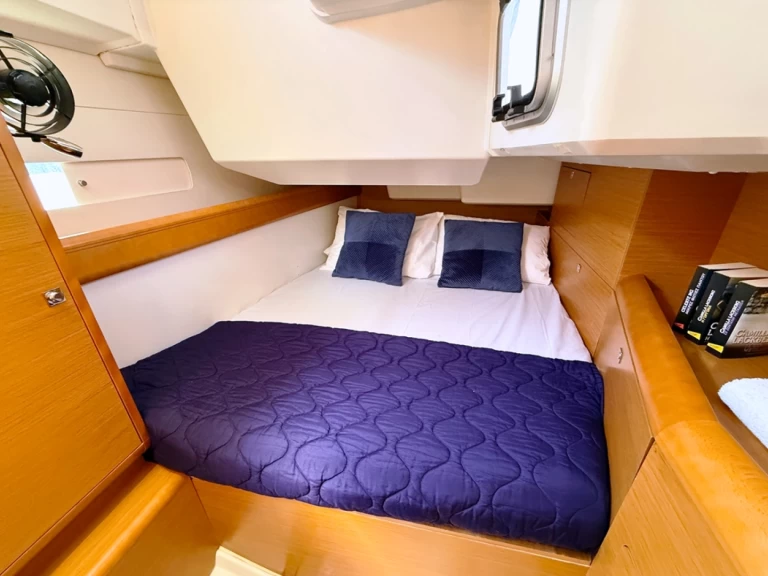 Alquiler Velero Jeanneau con o sin  título de navegación