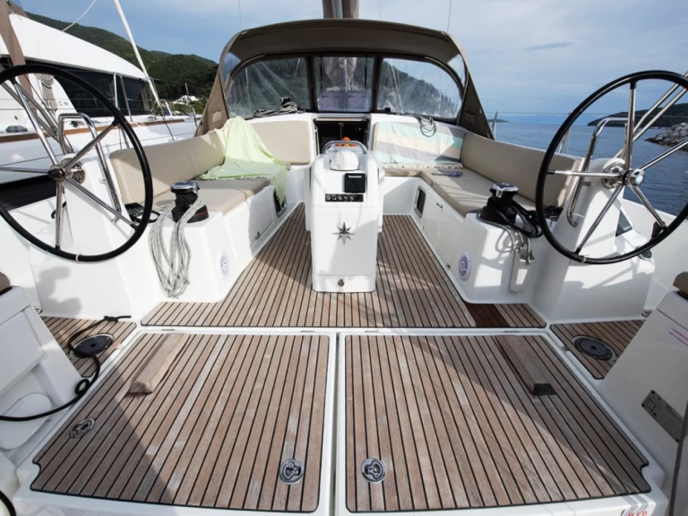 Alquiler de Jeanneau Sun Odyssey 490 en Neo Klima