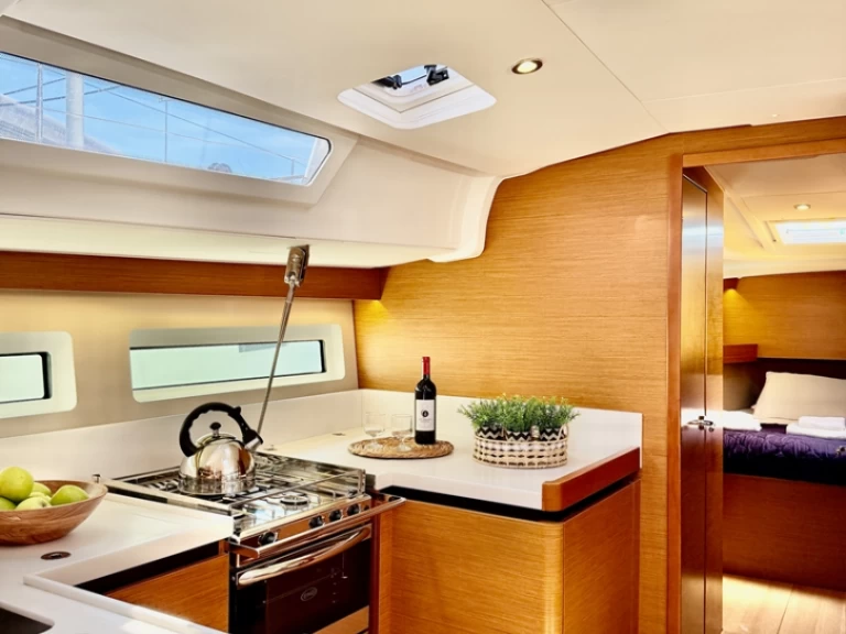 Alquiler de embarcaciones Jeanneau Sun Odyssey 490 enPiso Livadi en Samboat