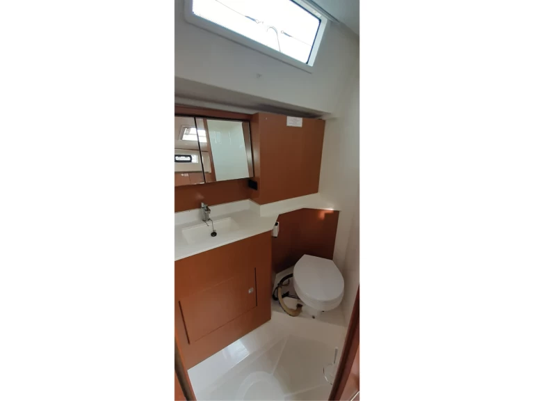 Velero para alquilar Cugnana Verde al mejor precio