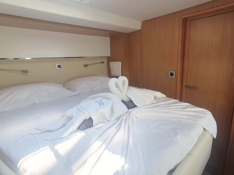 Catamarán para alquilar Lávrio al mejor precio