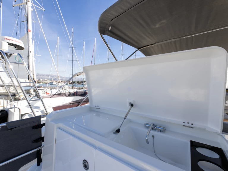 Alquiler de embarcaciones Bénéteau Swift Trawler 41 enSplit en Samboat