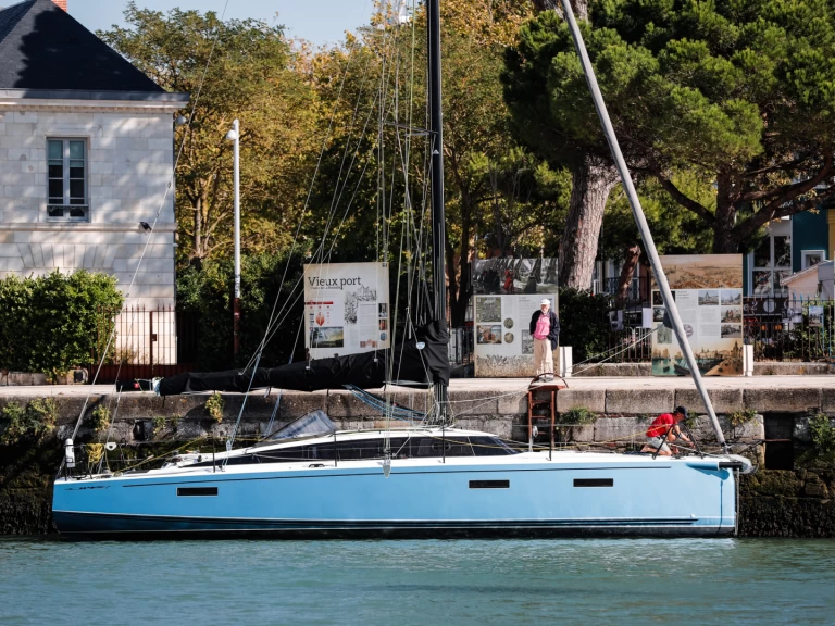 Alquiler de embarcaciones Jpk JPK 39 FC enLa Rochelle en Samboat