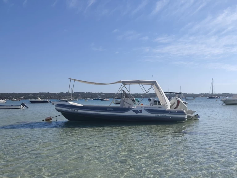 Alquiler de Neumática, con o sin patrón MV Marine Marina Formentera