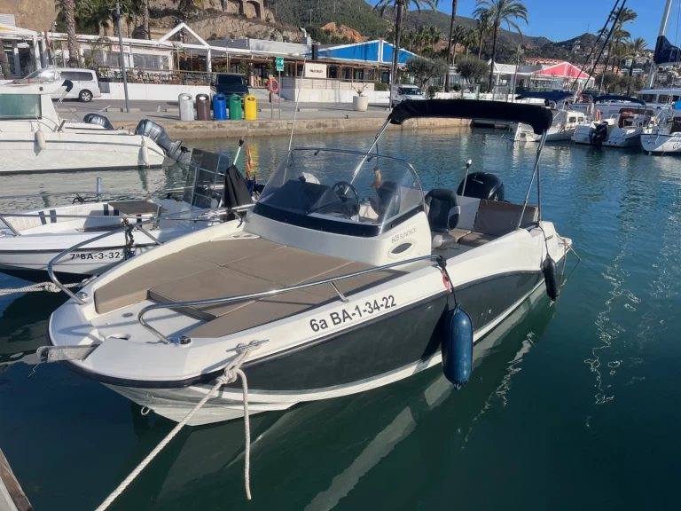 Alquiler de barcos Castelldefels barato de Activ 605 Sundeck