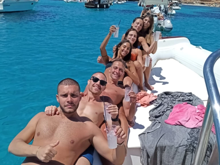 Alquiler Neumática Capelli con o sin  título de navegación