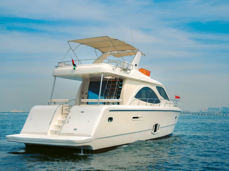 Azimut X1 de alquiler a Dubaï harbour
