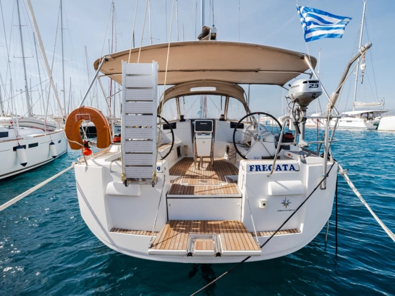 Alquiler de Jeanneau Sun Odyssey 439 en Lávrio