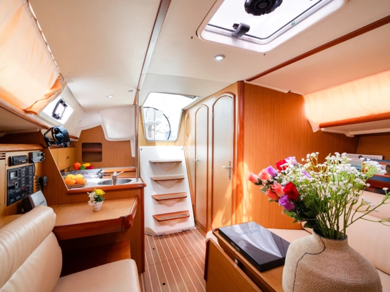 Alquiler de Jeanneau Sun Odyssey 32i en Lávrio