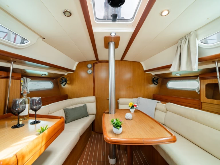 Alquiler de Velero, con o sin patrón Jeanneau Lávrio