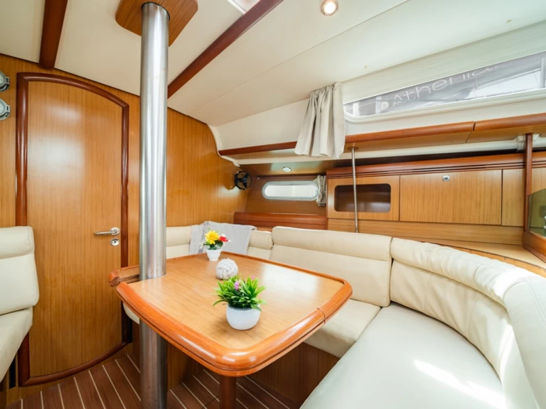 Velero para alquilar Lávrio al mejor precio