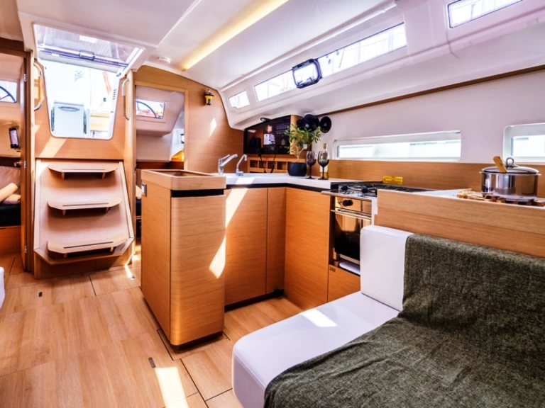 Alquiler Velero Jeanneau con o sin  título de navegación