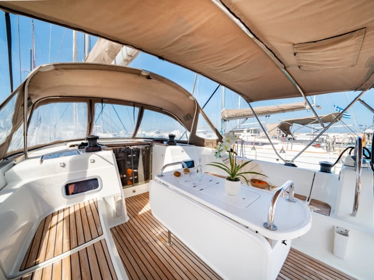 Velero para alquilar Nidrí al mejor precio