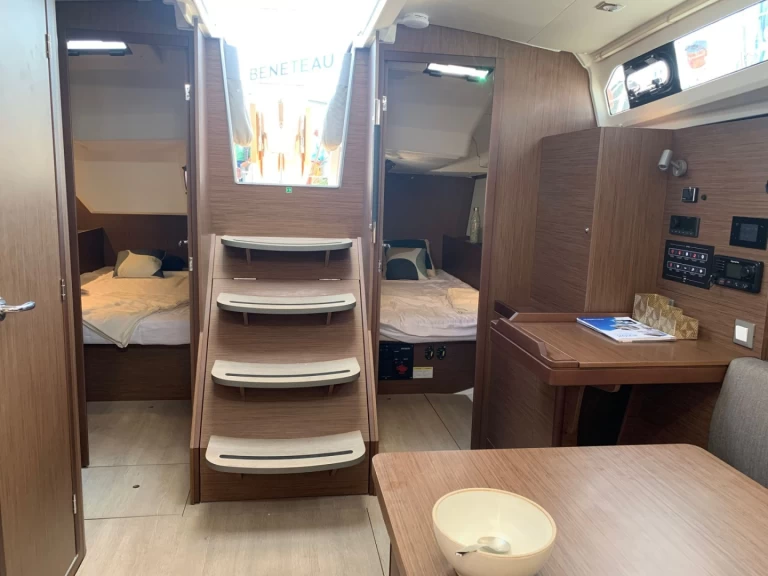 Alquiler de embarcaciones Bénéteau OCEANIS 37.1 OCEANIS 37.1 enPort de La Base de Lorient en Samboat