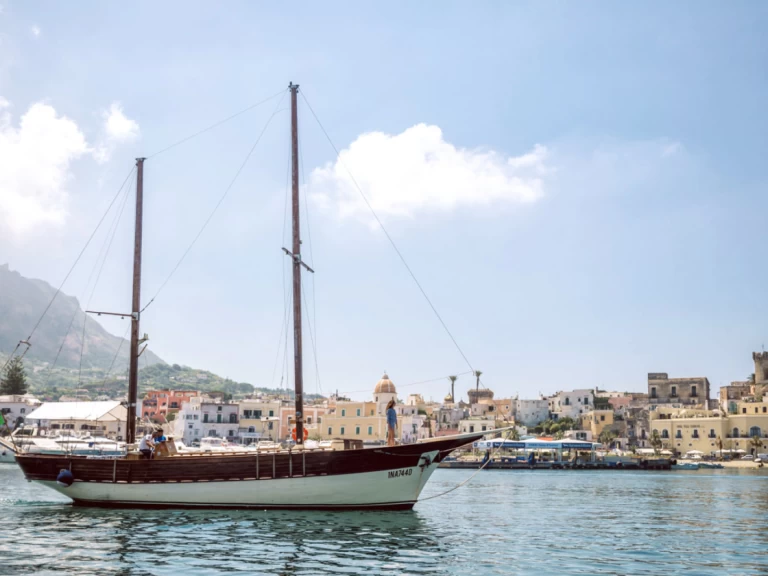 Velero para alquilar Forio al mejor precio