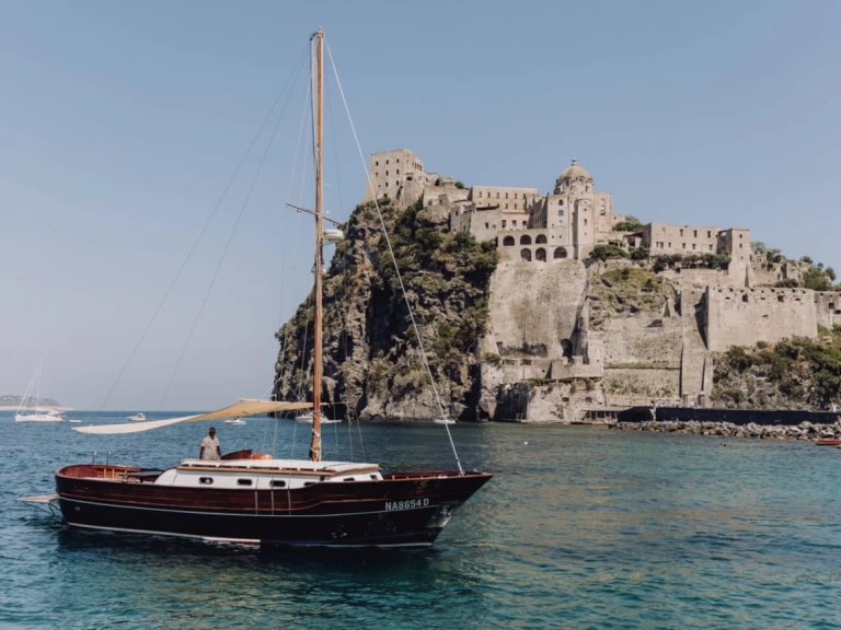 Velero para alquilar Forio al mejor precio