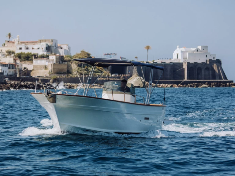 Alquiler Lancha en Forio - O.P Nautica Gozzo 780