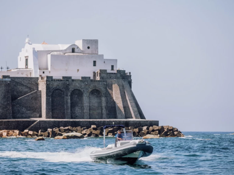 Alquiler de embarcaciones Sacs 750 enForio en Samboat