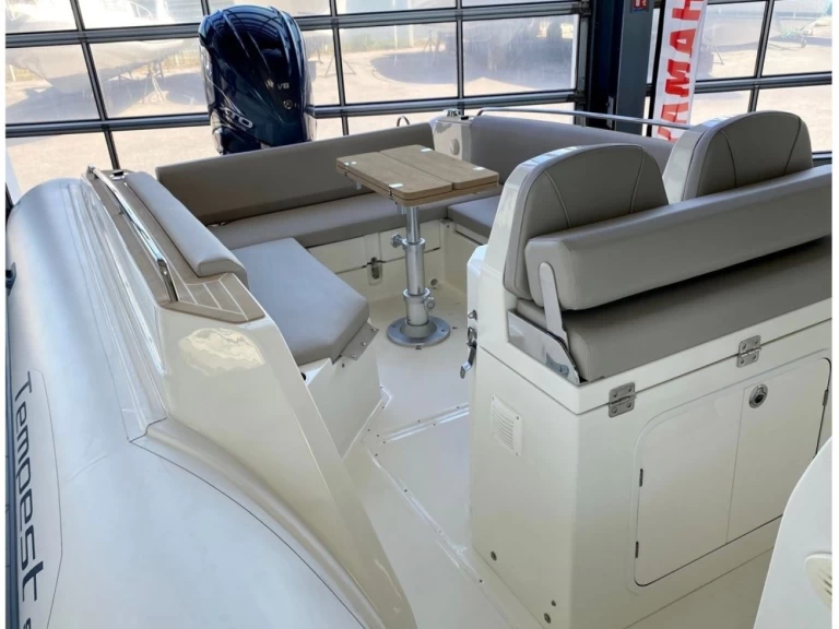 Alquiler Neumática Capelli con o sin  título de navegación