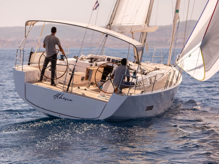 Velero para alquilar Lávrio al mejor precio