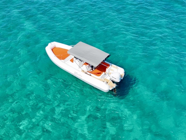 Alquiler Neumática op marine con o sin  título de navegación