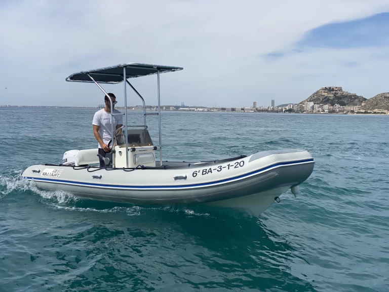 Alquiler de embarcaciones Valiant DR 520 enCalp / Calpe en Samboat