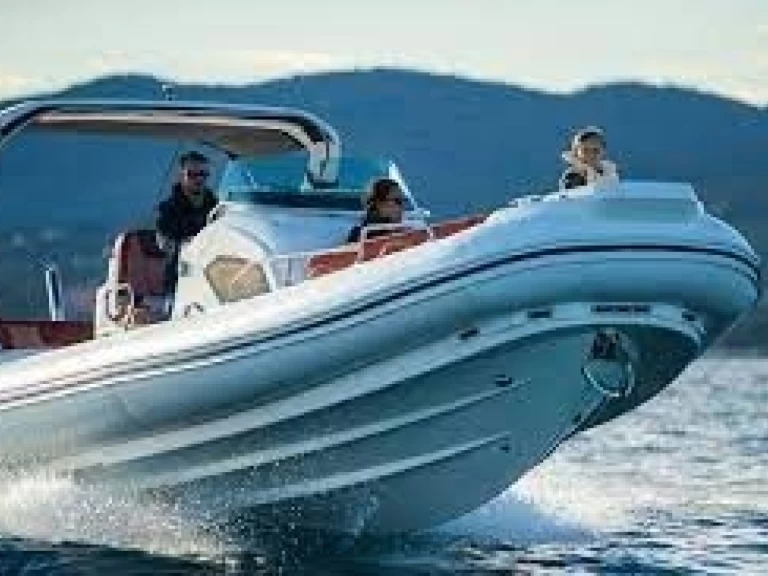 ZODIAC MILPRO MEDLINE 9 NEO de alquiler a Hyères