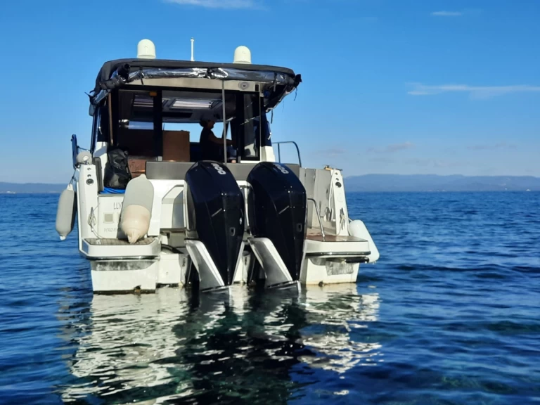 Alquiler de embarcaciones Jeanneau Merry Fisher 1095 enHyères en Samboat