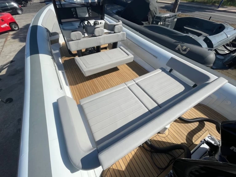 Alquiler de Novamarine RH 1000 en Hyères