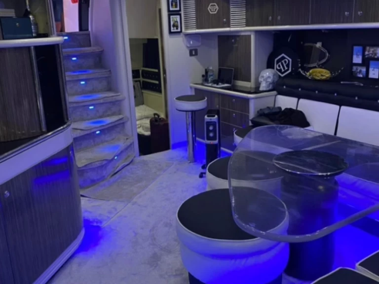 Sunseeker Predator 63 de alquiler a Saint-Tropez