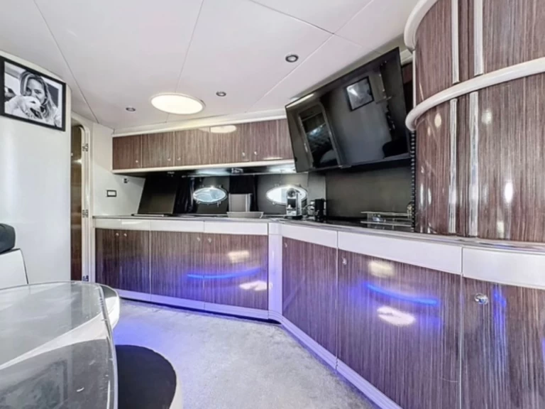 Alquiler de Sunseeker Predator 63 en Saint-Tropez