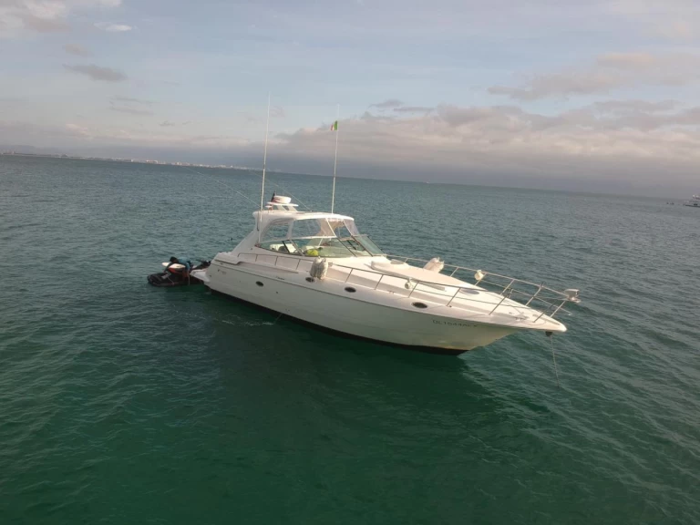 Alquiler de embarcaciones Cruisers 44 enCruz de Huanacaxtle en Samboat