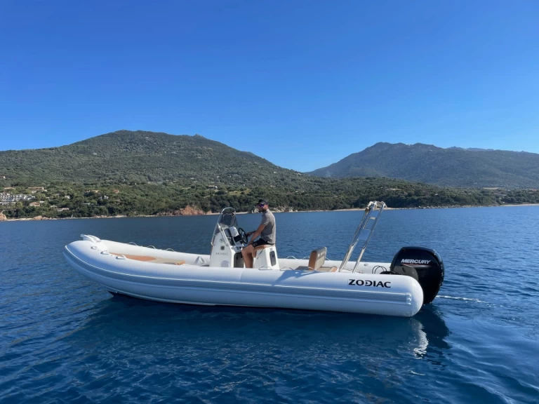 Zodiac ZODIAC MEDLINE 660 NEO de alquiler a Propriano