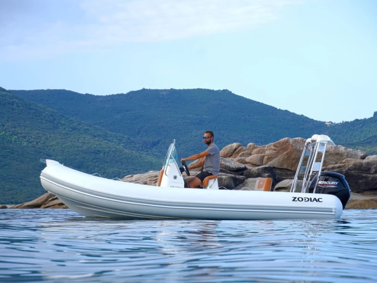 Zodiac Medline 580 de alquiler a Propriano