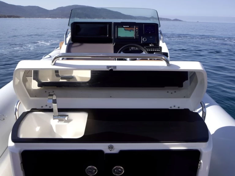 Zodiac Medline 9 de alquiler a Propriano