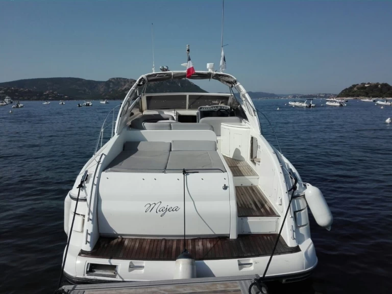 Alquiler de embarcaciones Princess Princess V42 enPorto-Vecchio en Samboat