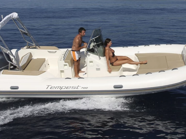 Alquiler de Capelli Tempest 700 en Porto-Vecchio