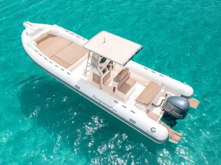 Alquiler de barcos Poltu Quatu barato de Capelli 900 Sun 250 HP