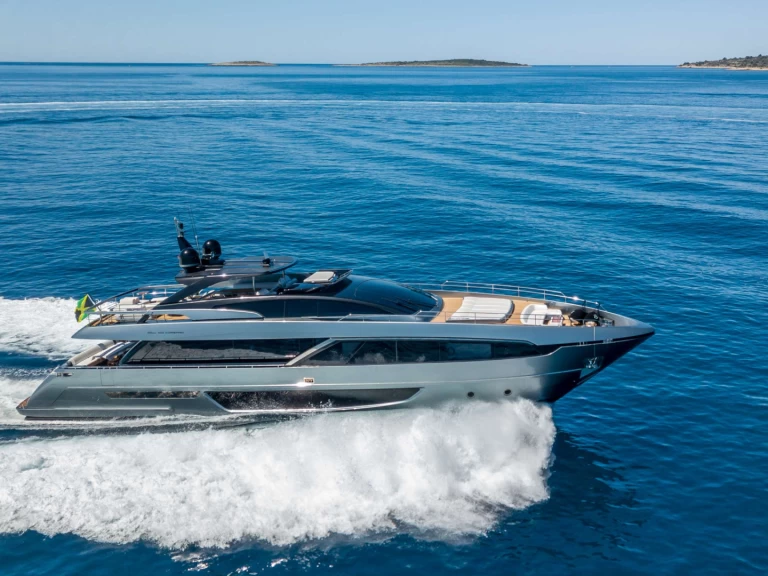 Alquiler Yate de lujo Riva con o sin  título de navegación