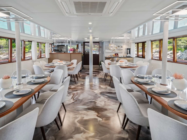 Alquiler de Yate de lujo, con o sin patrón  Custom Built Aluminum Cutter Trogir