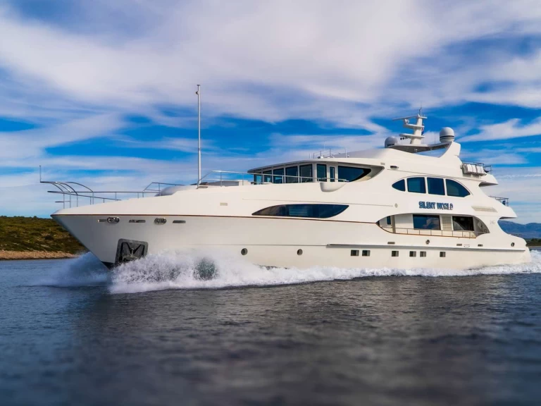 IAG SILENT WORLD de alquiler a Trogir