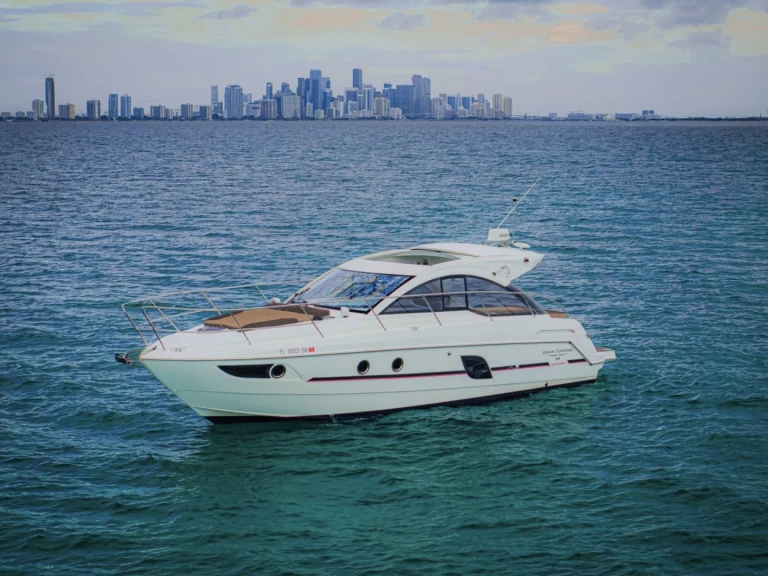 Alquiler Yate de lujo en Rickenbacker Marina - Bénéteau Gran Turismo 38
