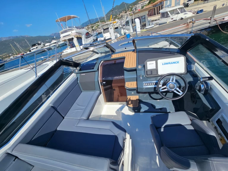 Alquiler de embarcaciones Parker 800 CRUISER enPropriano en Samboat