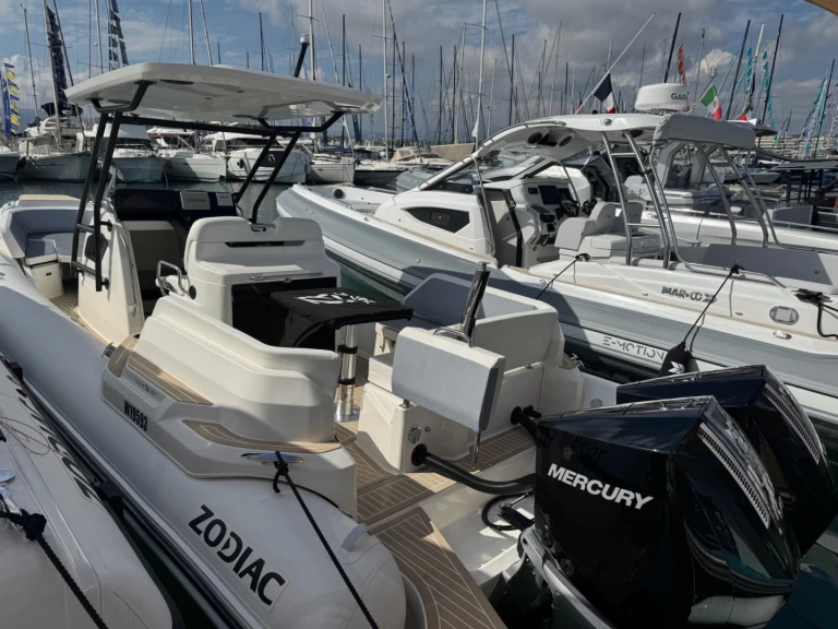 Alquiler Neumática Zodiac con o sin  título de navegación