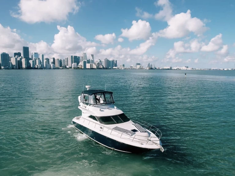 Sea Ray Sea Ray 500 Sundancer de alquiler a Miami Beach